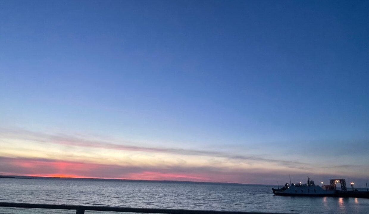 Couché de soleil 9 Mai 2022 Le 87 au FLEUVE Bateau Quai