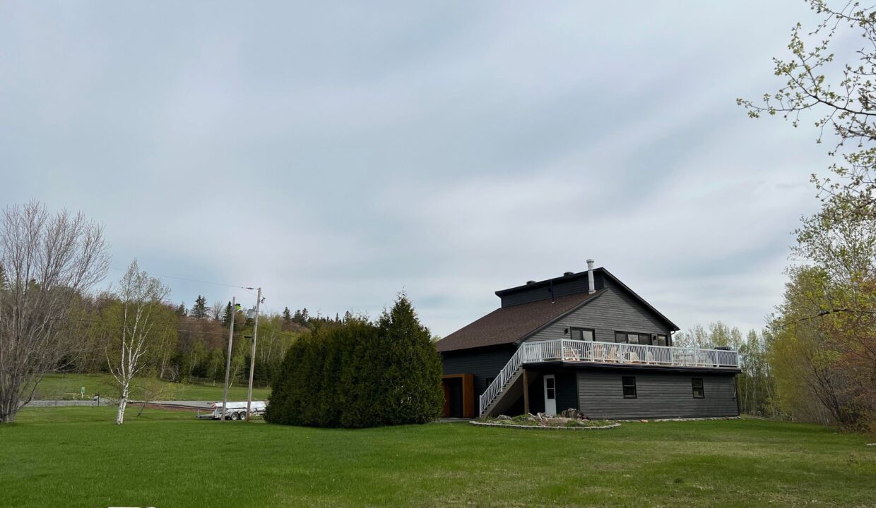 Le 374 au LAC coin Feu et chalet