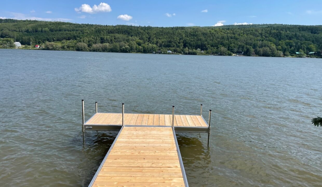 Quai vue sur Lac Le 374 au LAC