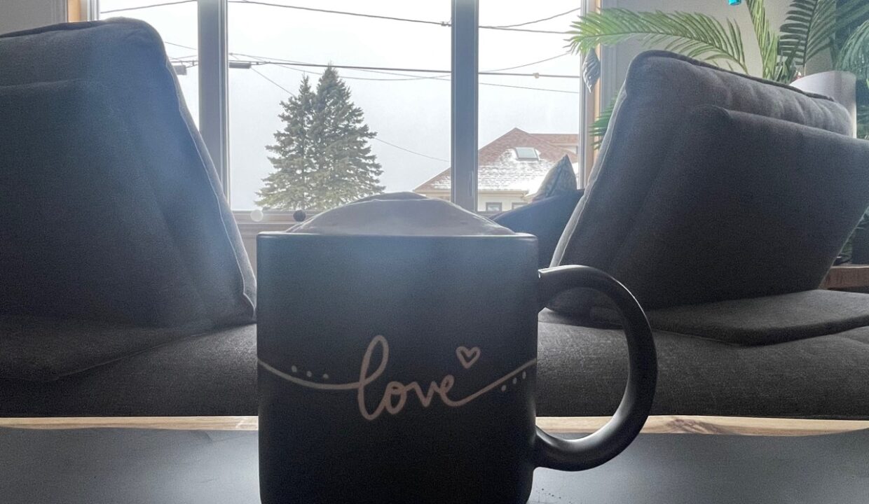 Café divan cozy Le 132 à la GRÈVE